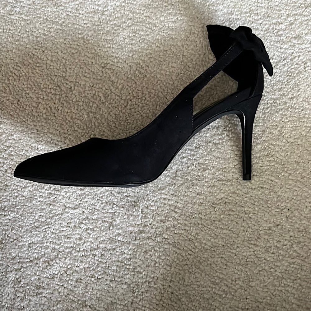 Women’s size 6.5 heel LULUs